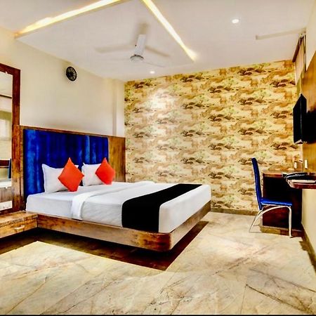 Hotel Vrindavan Prosperity 外观 照片