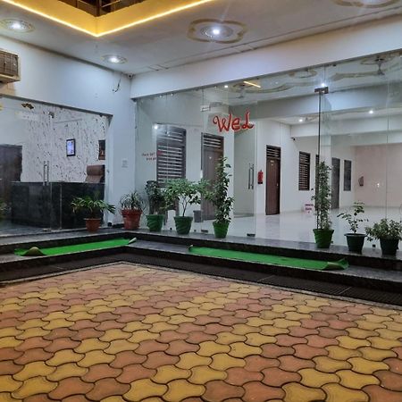 Hotel Vrindavan Prosperity 外观 照片