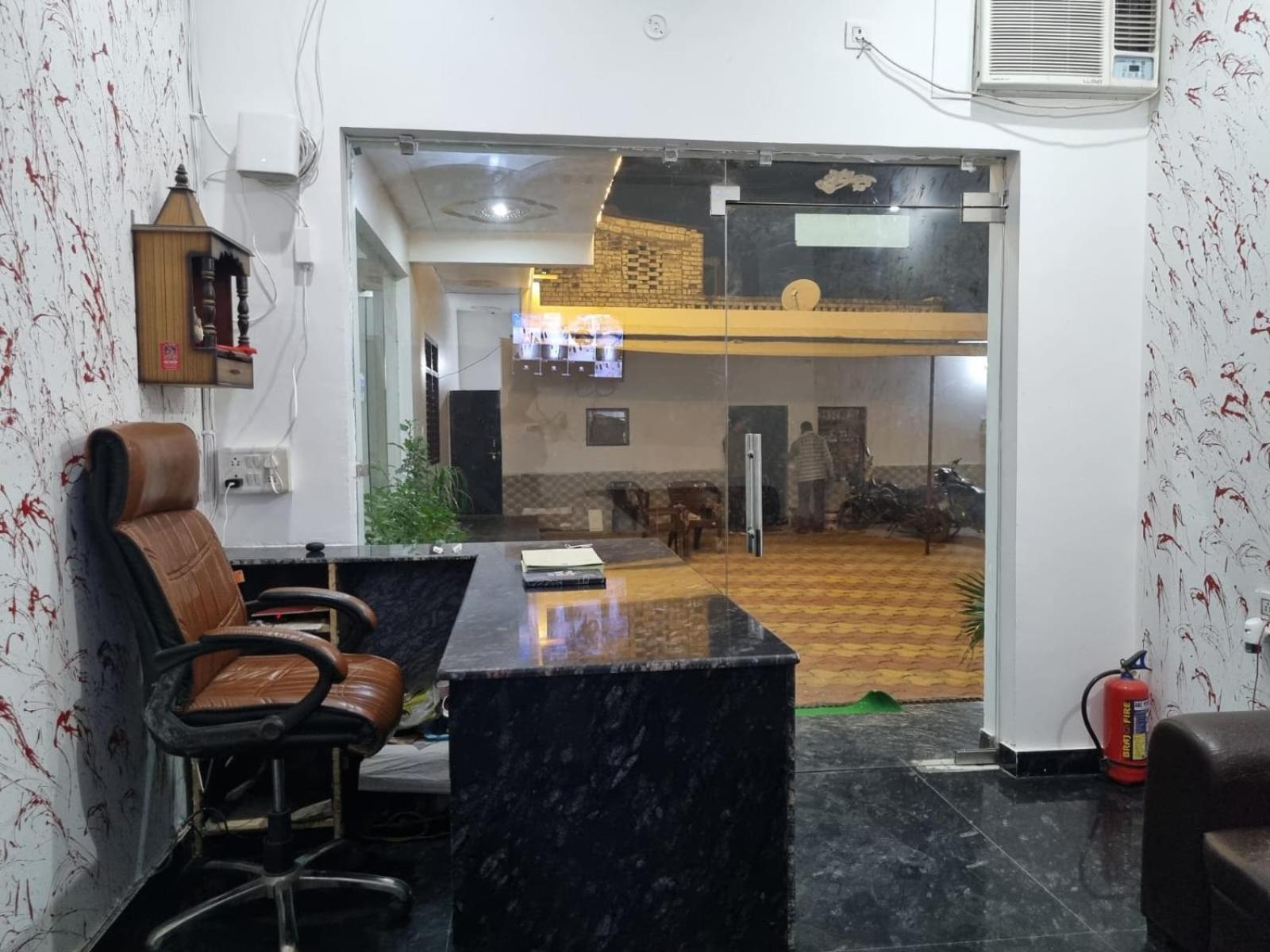 Hotel Vrindavan Prosperity 外观 照片