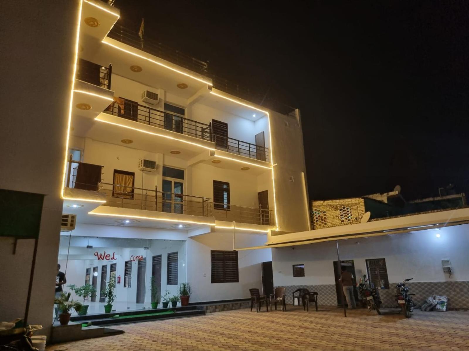 Hotel Vrindavan Prosperity 外观 照片
