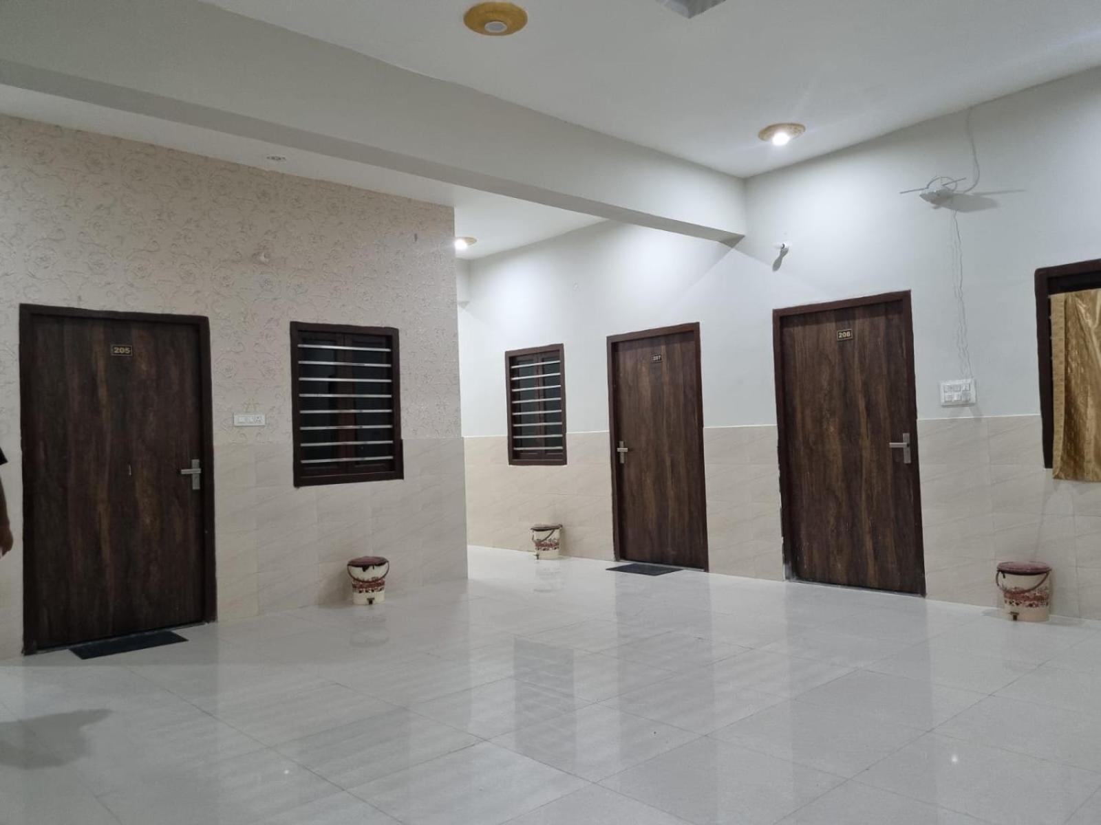 Hotel Vrindavan Prosperity 外观 照片